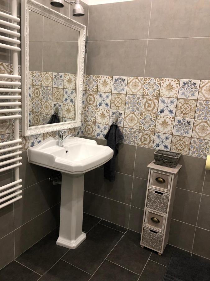 Katus Apartman Eger Exterior foto