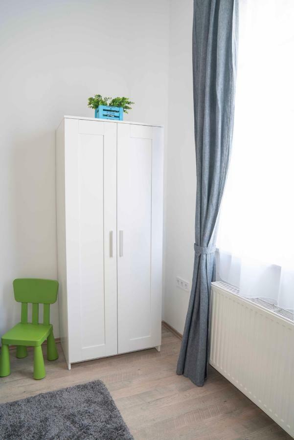 Katus Apartman Eger Exterior foto