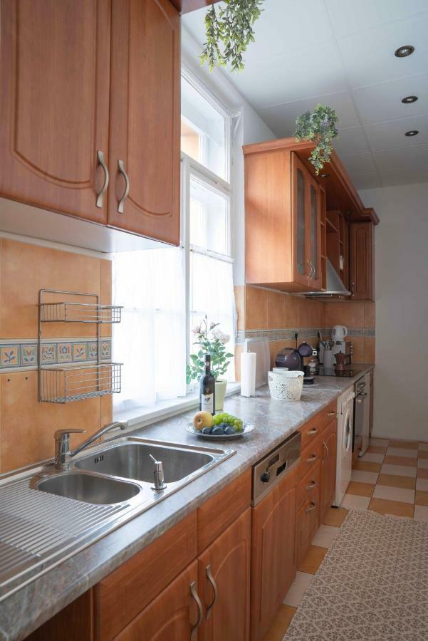 Katus Apartman Eger Exterior foto